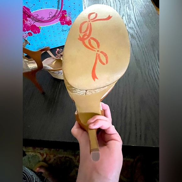 Poetic License “A Fling Thing” Flirty, Flowery heels! - Picture 5 of 12